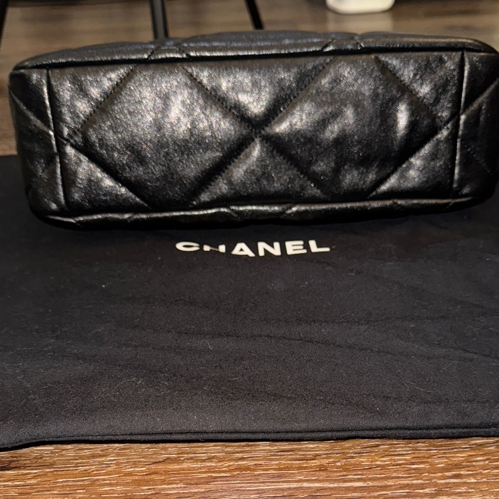 Chanel Black Crossbody Bag with Mixed Chain Strap - Picture 4 of 15